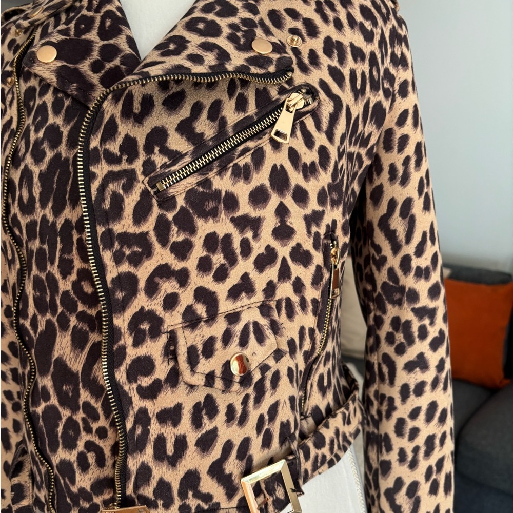 Chic Leopard Print Jacket - Picture 2 of 9